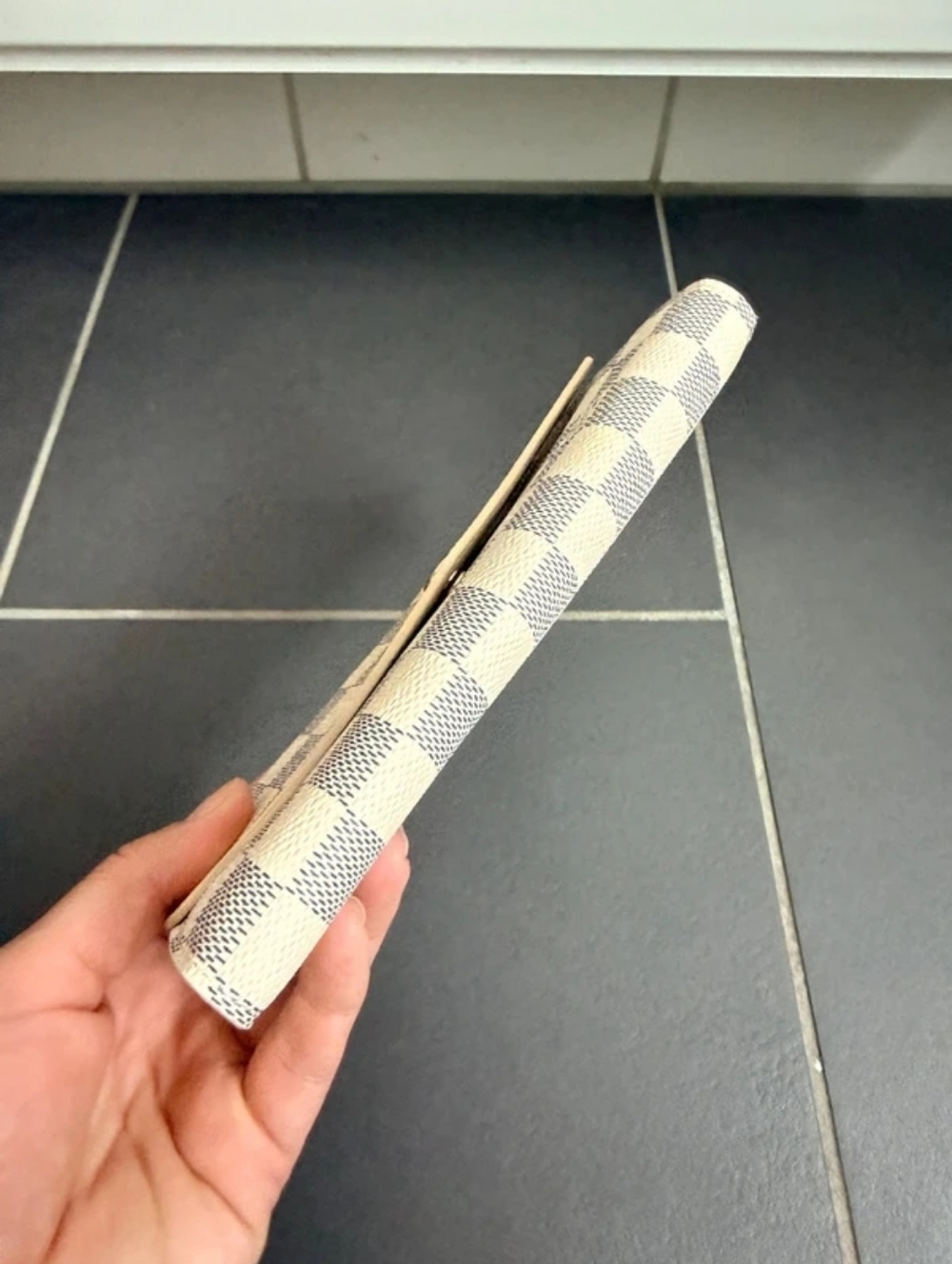 Louis Vuitton Sarah Wallet - Picture 6 of 14